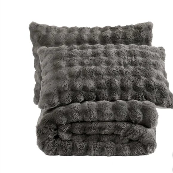 KING FRYE Classic 3-piece Faux Fur Luxury Comforter Set - Picture 5 of 7